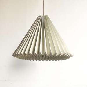 21 Petals White Lampshade medium